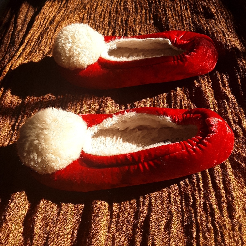 Mini Boden pom pom slippers